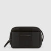 Beauty Case Piquadro Uomo In Tessuto Riciclato e Pelle Brief Nero su linait